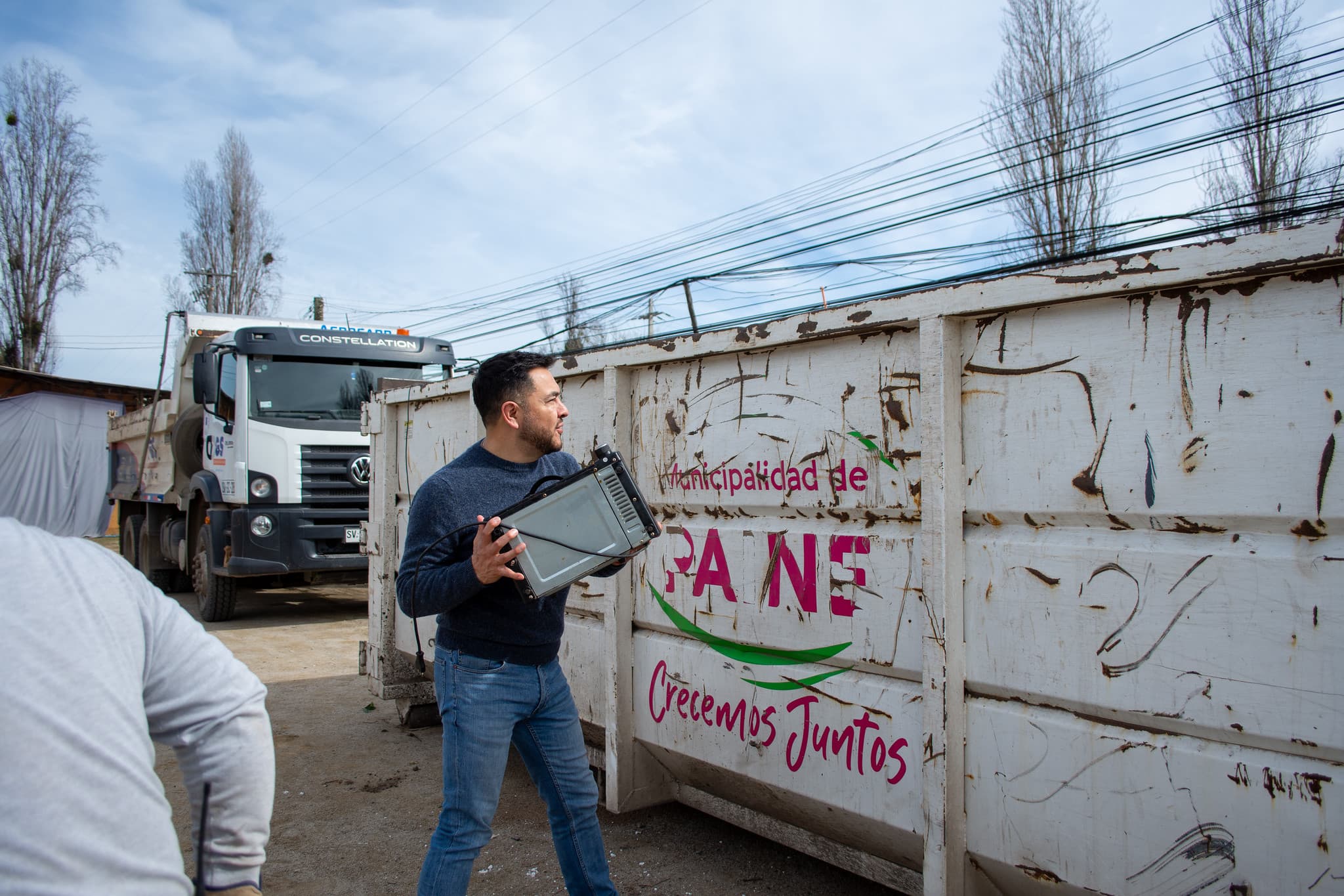 Paine retira más de 150 toneladas de cachureos en un año gracias a la ampliación de sus operativos de limpieza por sectores